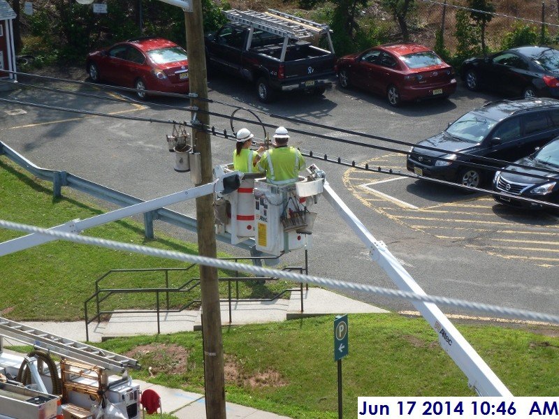 Verizon working on removing and transferring the lines at Rahway Avenue Facing South-East (800x600)
